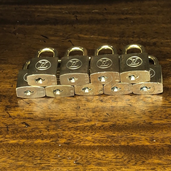 LOUIS VUITTON Vintage LV Lock 200 Series - In Case You’re ISO LV LOCK PADLOCK - Picture 3 of 17